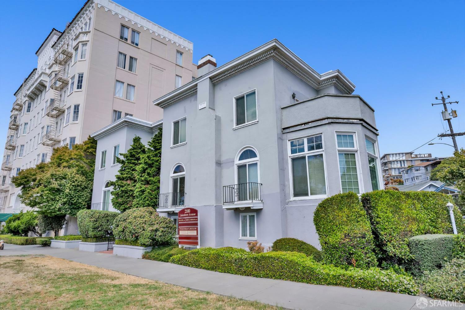 Property Photo:  2108 Lakeshore Avenue  CA 94606 