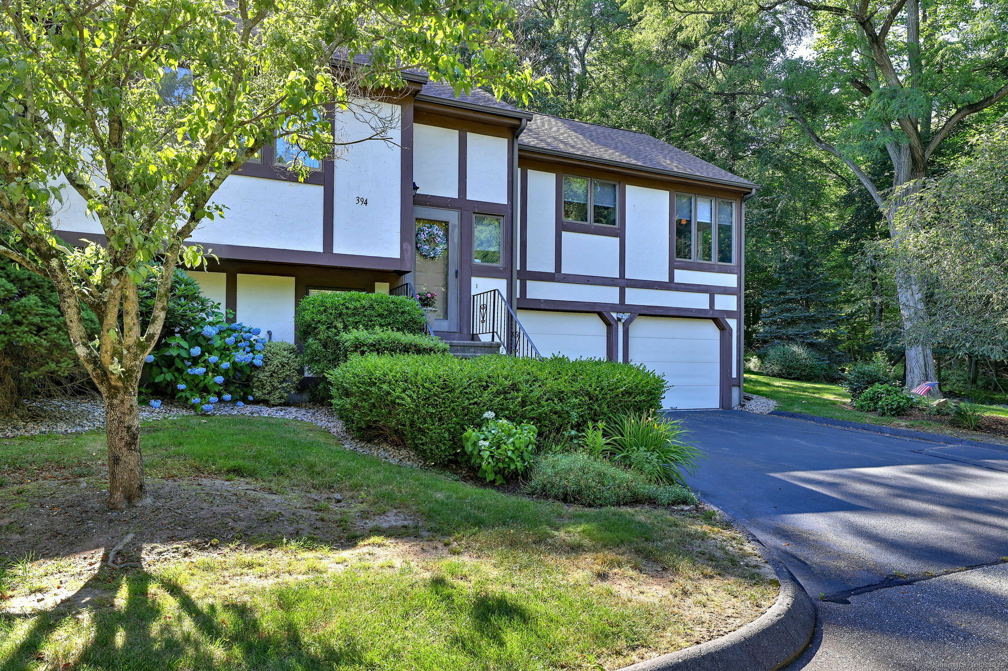Property Photo:  690 Forest Road 394  CT 06516 