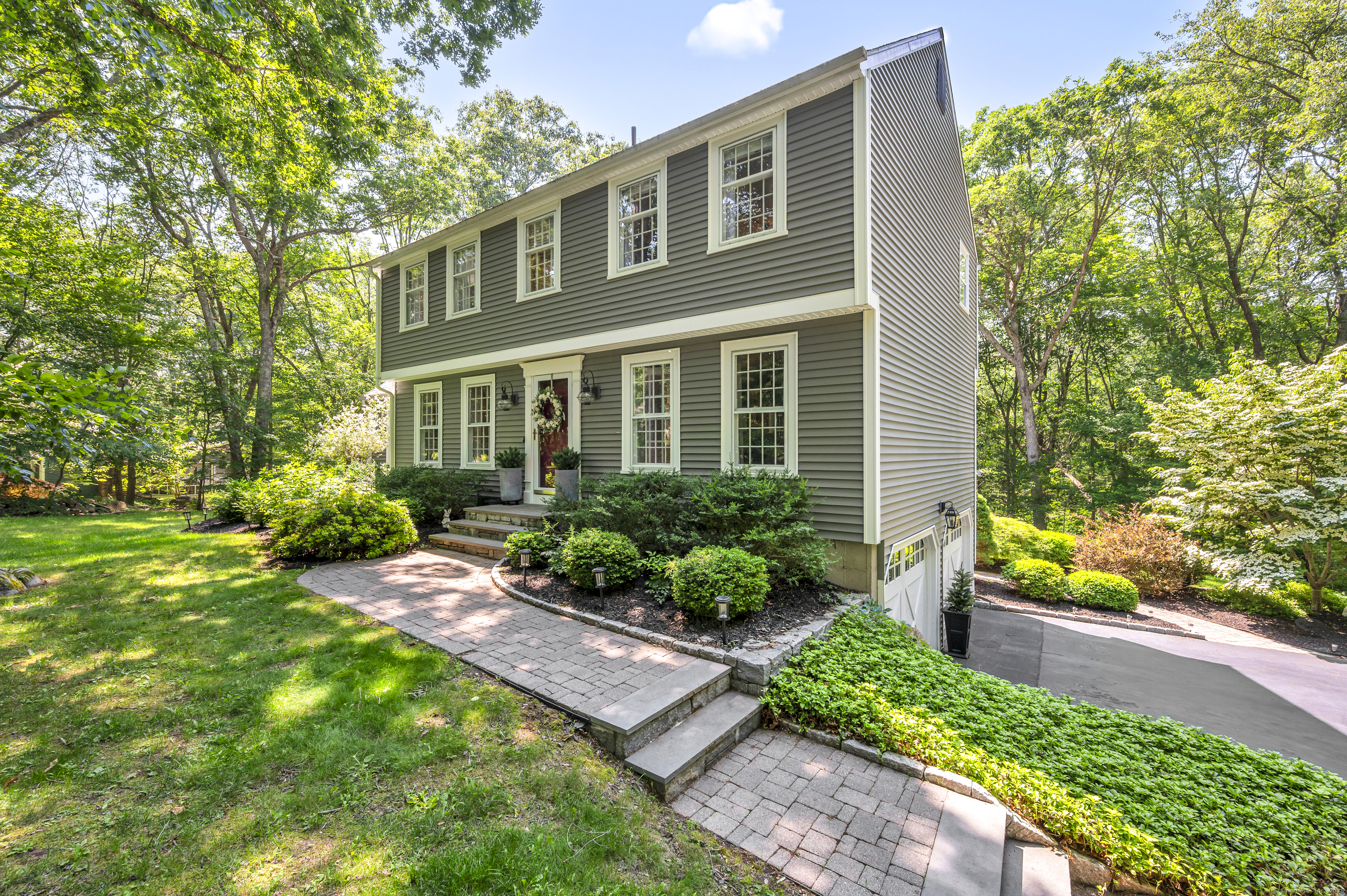 Property Photo:  31 Country Way  CT 06443 