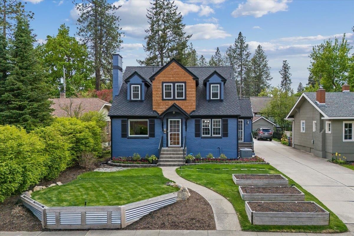 Property Photo:  127 W 25th Ave  WA 99203 