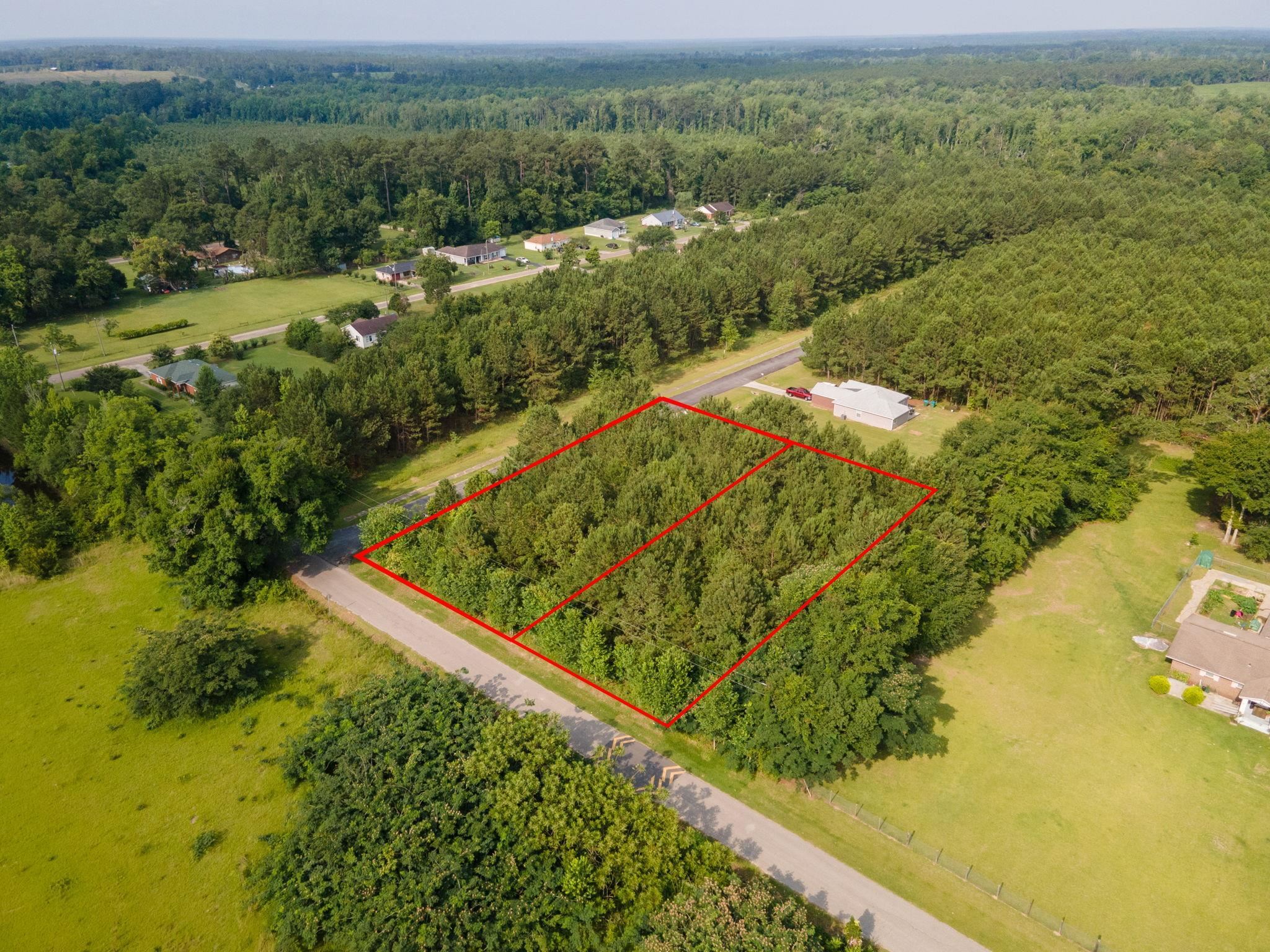Property Photo: 14 Chesterfield Road FL 32351