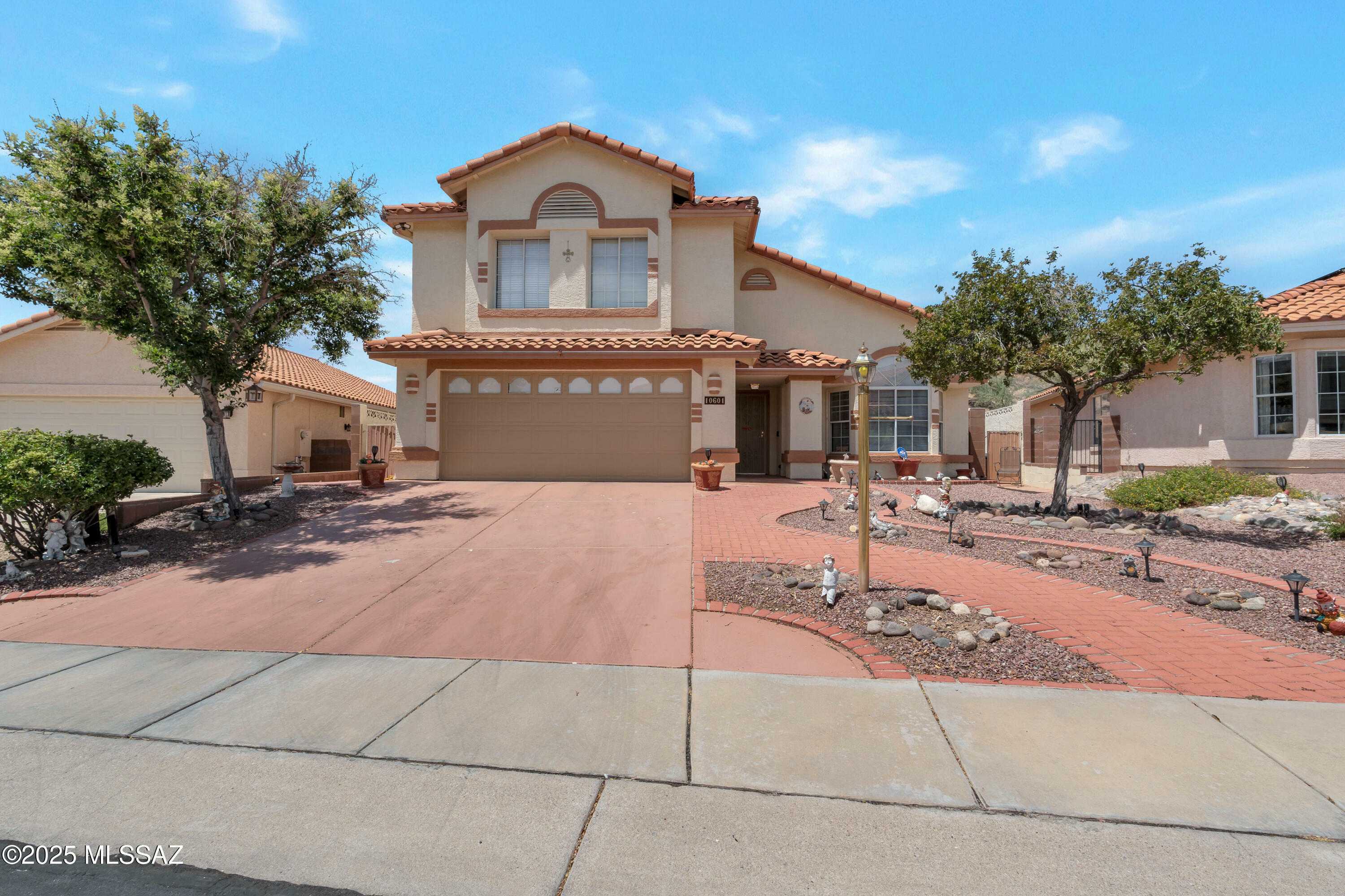 Property Photo: 10601 N Camino Rosas Nuevas AZ 85737