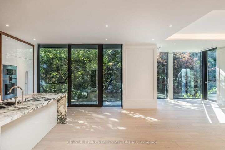 Property Photo: 7 Dale Avenue 205 ON M4W 1K2
