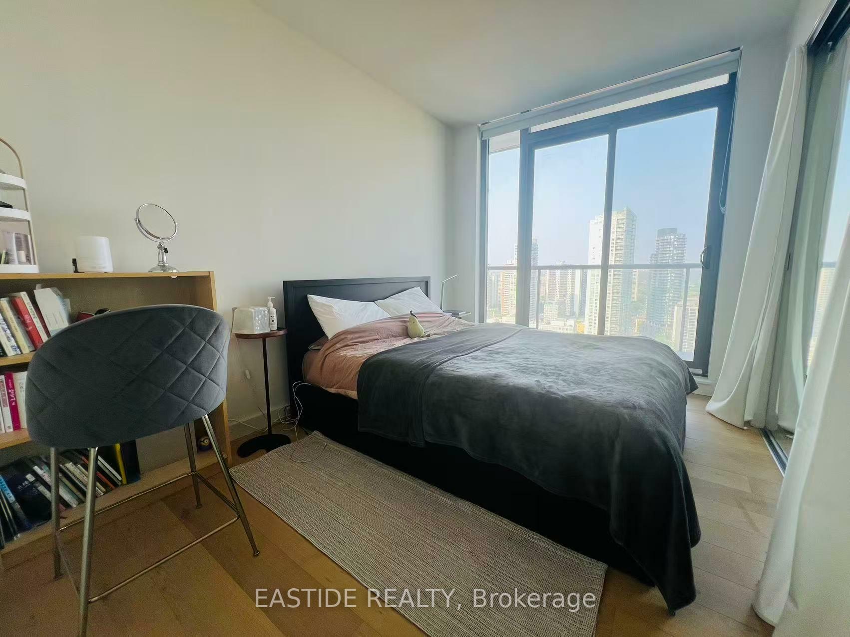 Property Photo: 81 Wellesley Street E 2602 ON M4Y 0C5