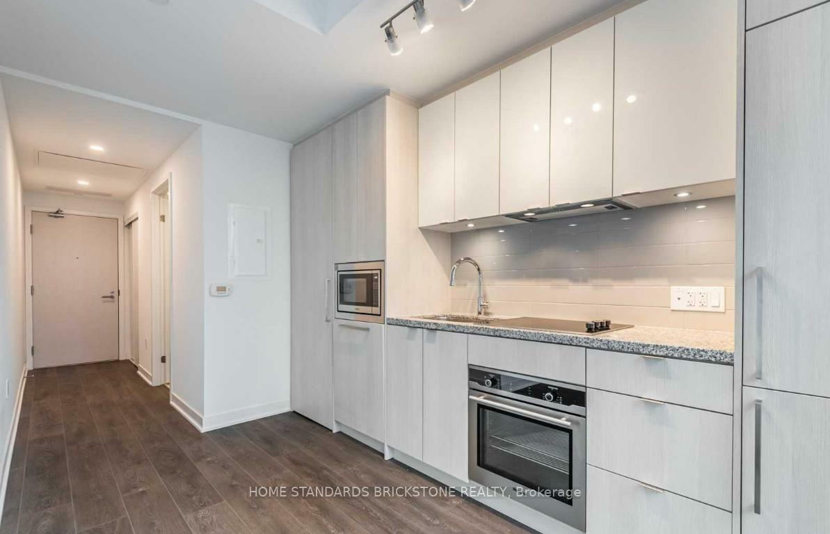Property Photo: 115 Blue Jays Way 3611 ON M5V 0N4