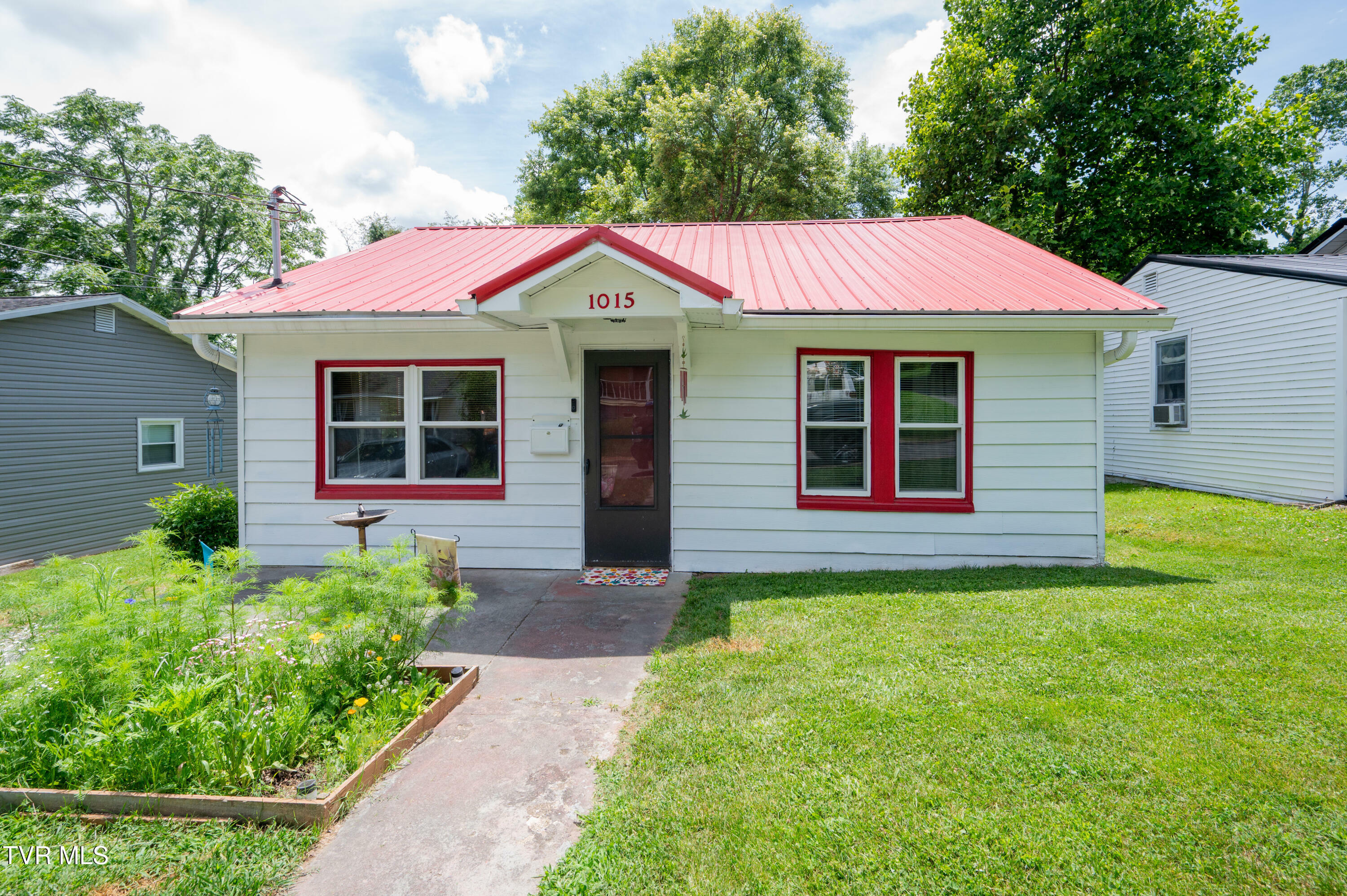 Property Photo: 1015 Montgomery Street TN 37604