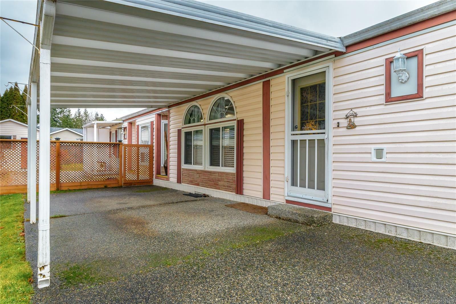 Property Photo: 658 Alderwood Dr 5 BC V9G 1R6