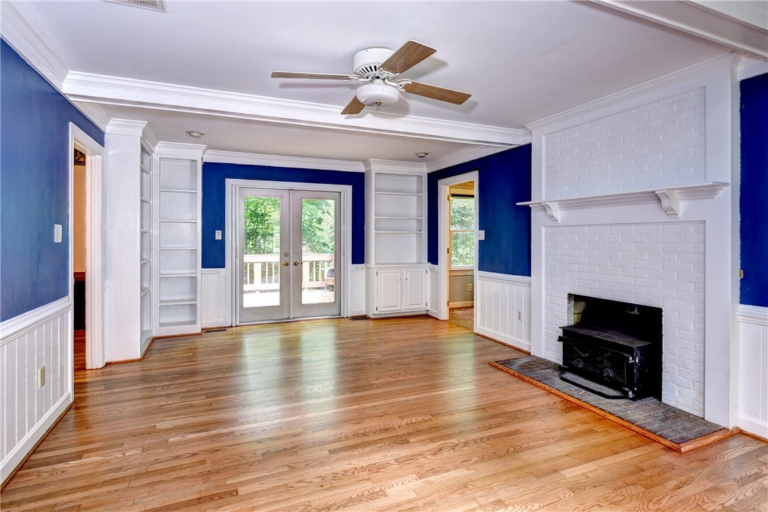 Property Photo: 308 Royal Grant Drive VA 23185