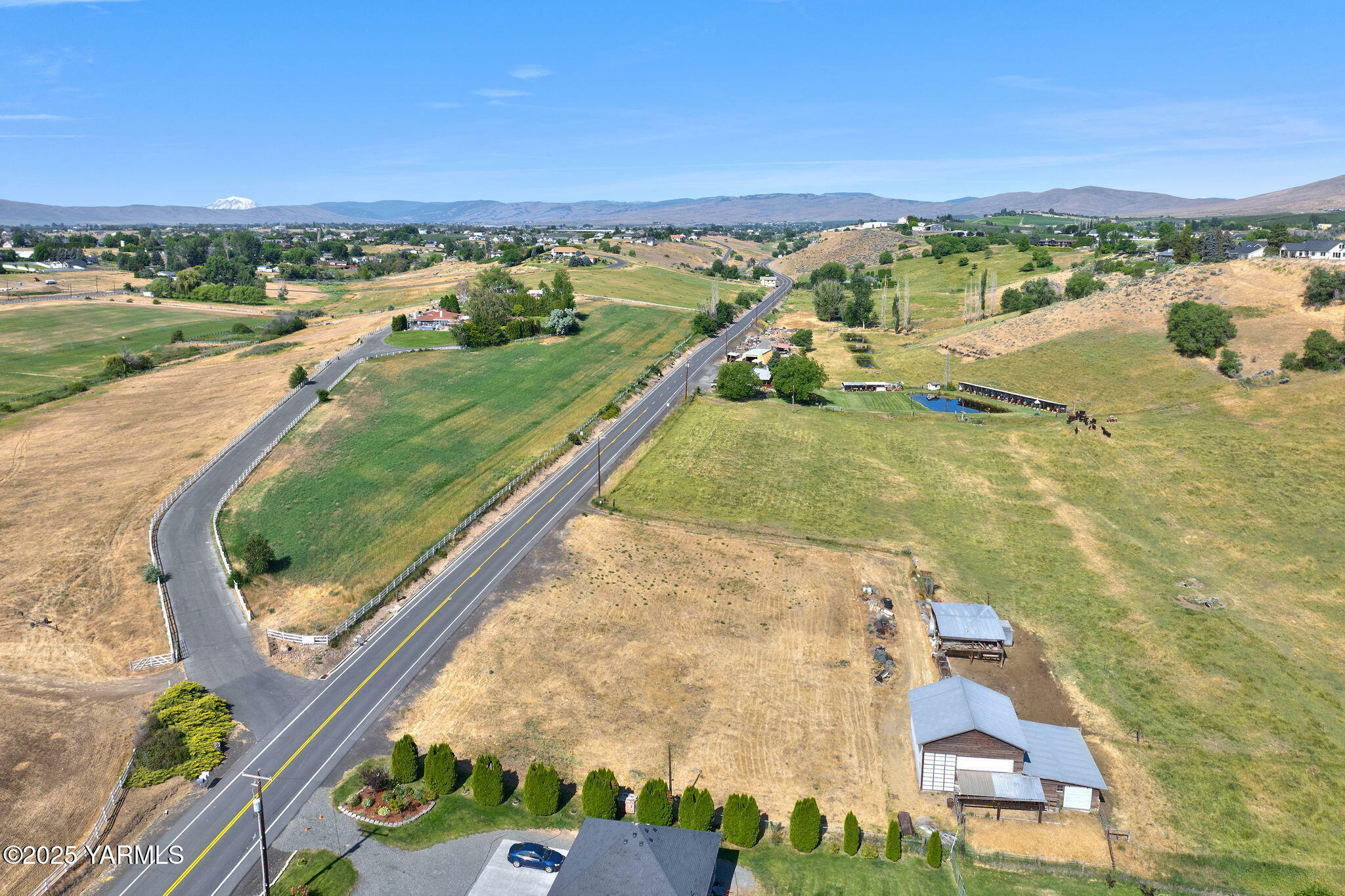 Property Photo: 11001 Orchard Ave WA 98908