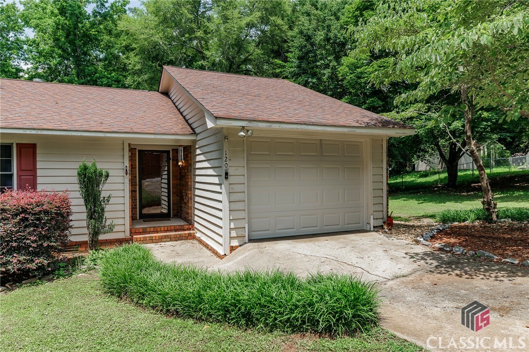 Property Photo: 120 Crossbow Place GA 30683