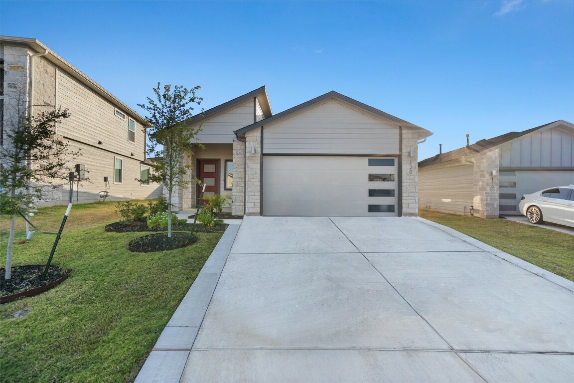 Property Photo: 120 Scarborough Way TX 78666