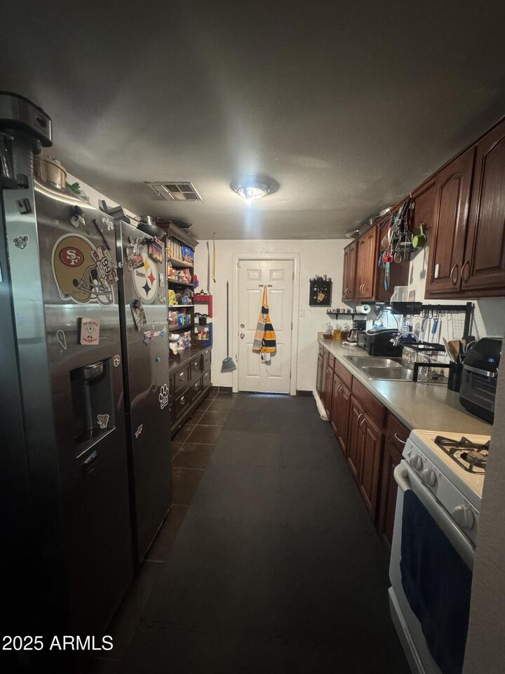 Property Photo: 3421 W Willetta Street AZ 85009