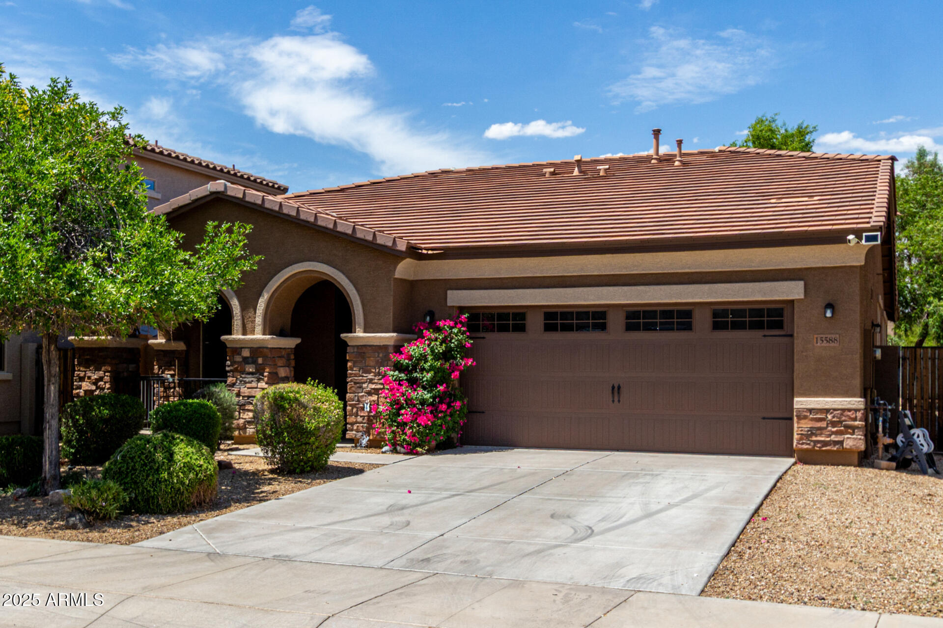 Property Photo: 15588 W Devonshire Avenue AZ 85395