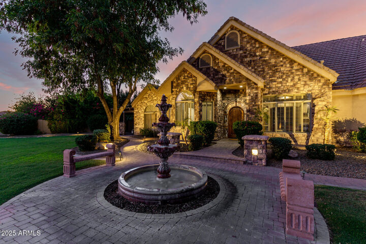 Property Photo:  2558 E Page Court  AZ 85234 