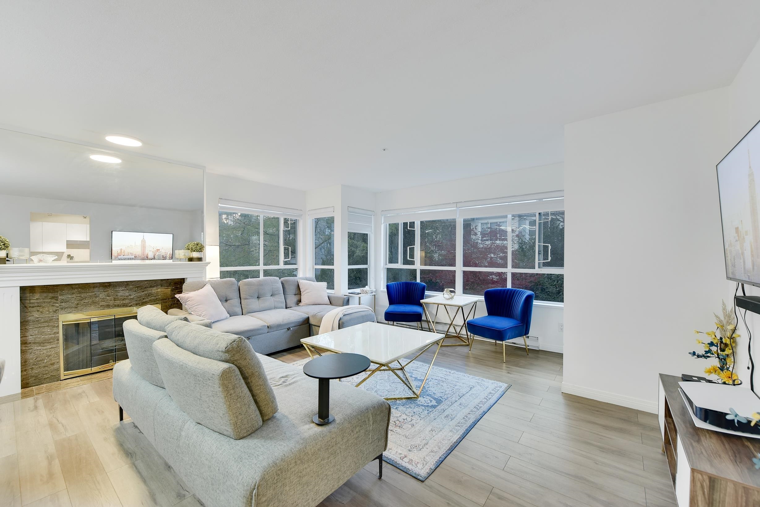 Property Photo: 15375 17 Avenue 205 BC V4A 1T8