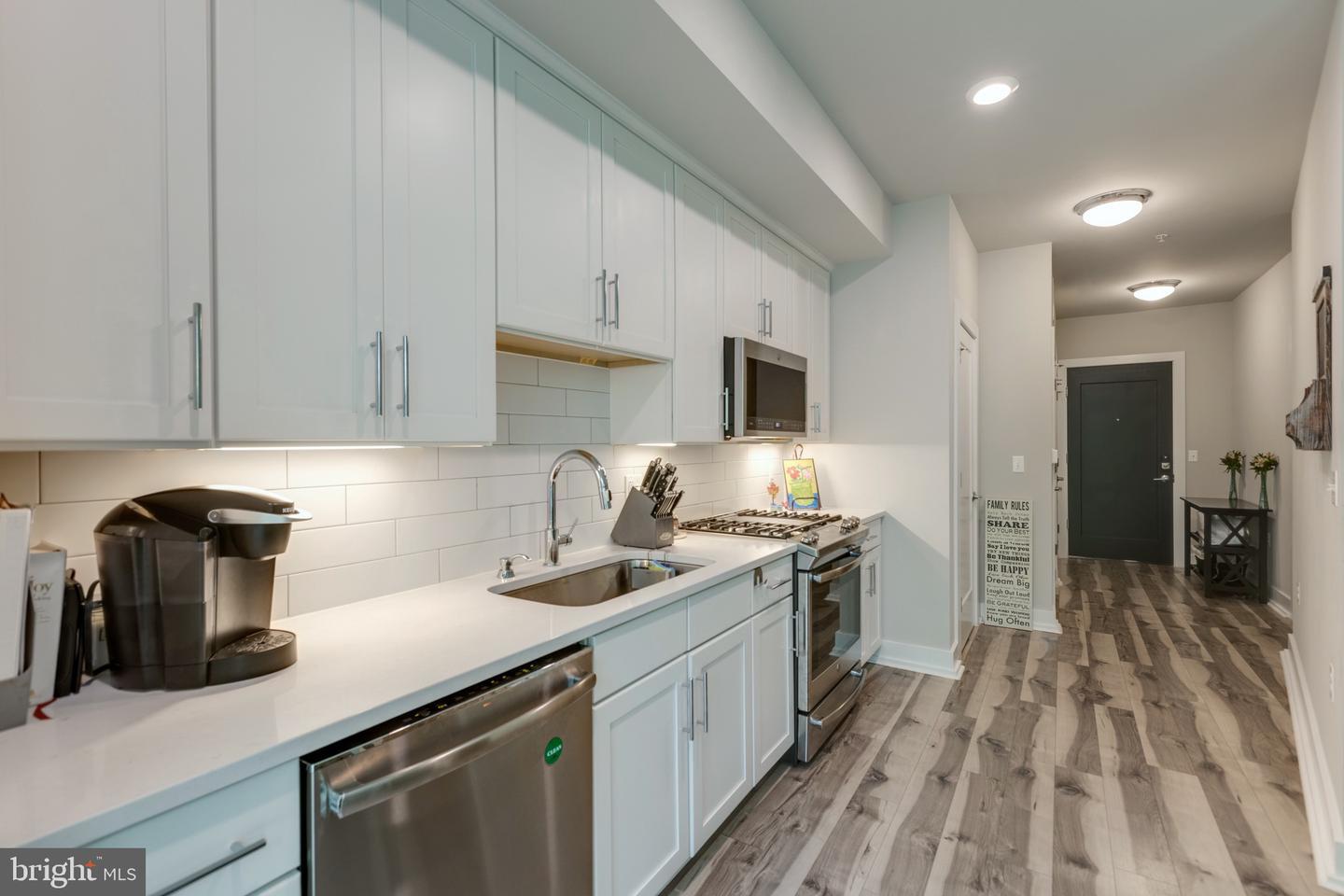 Property Photo: 1800 Mount Vernon Avenue 215 VA 22301