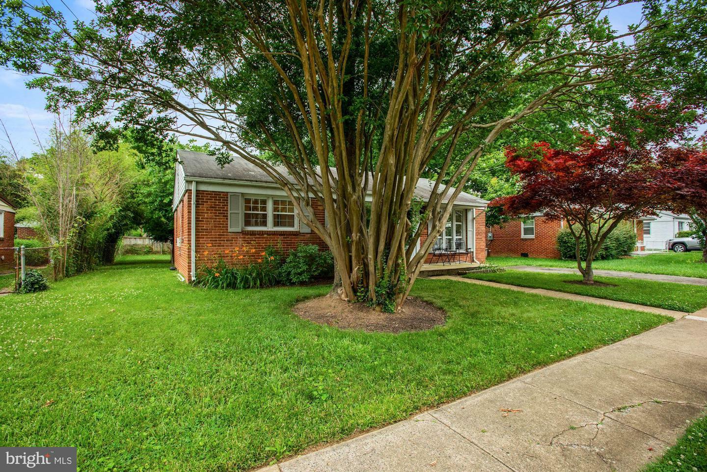 Property Photo: 708 N Florida Street VA 22205