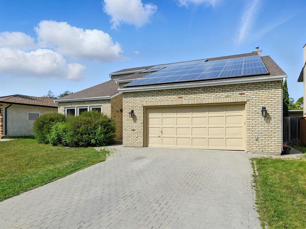 Property Photo: 159 Ambassador Row MB R2V 3M1