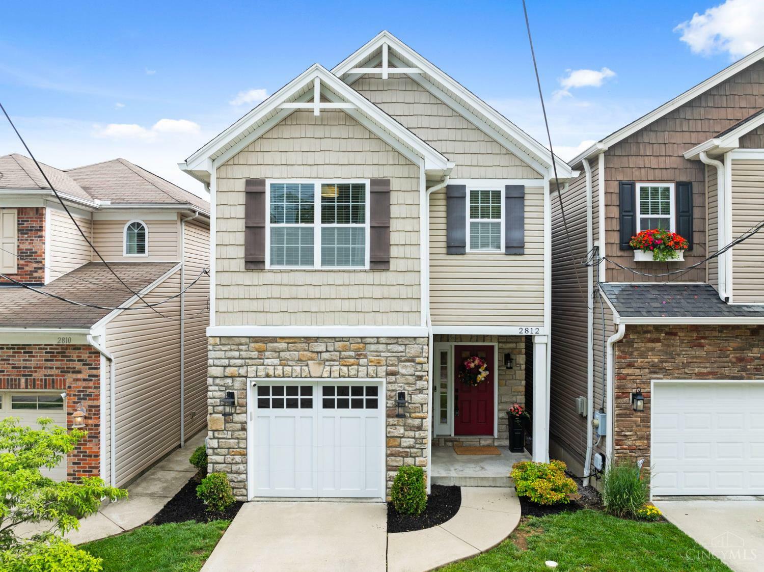 Property Photo: 2812 Rosella Avenue OH 45208