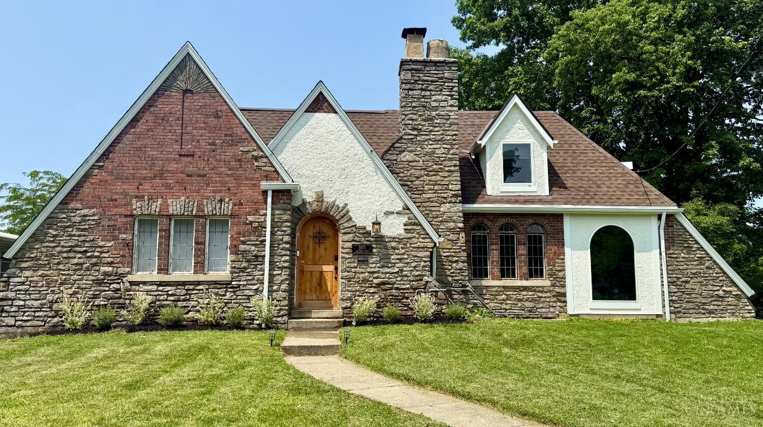 Property Photo: 5071 Anderson Place OH 45227