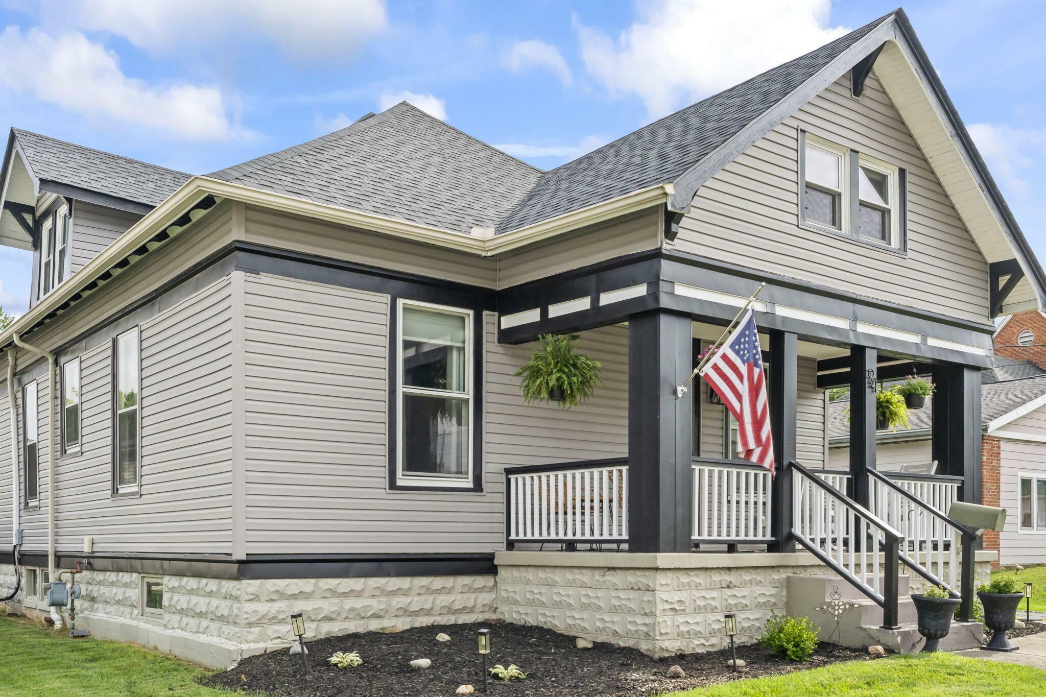 Property Photo: 94 W Waterloo Street OH 43110