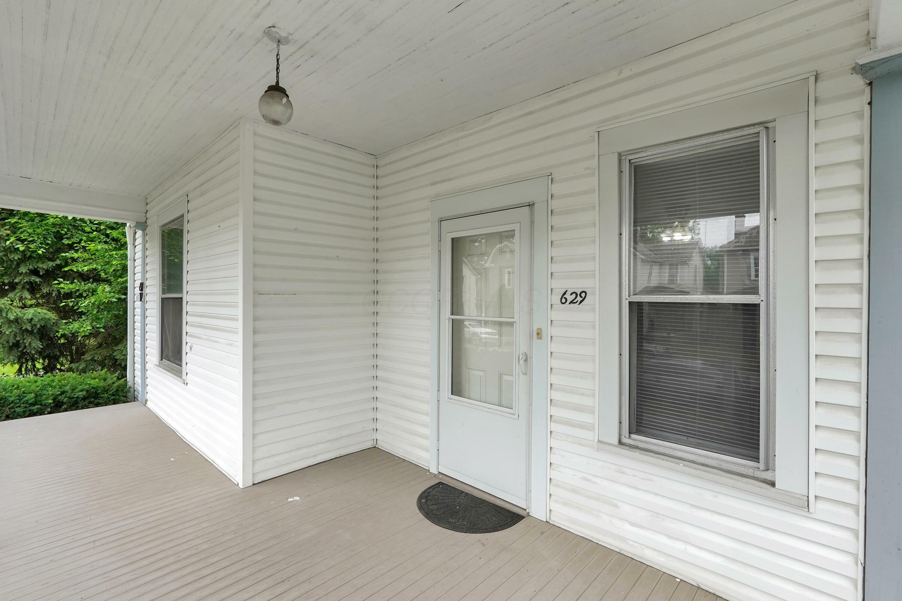 Property Photo:  629 E Chestnut Street  OH 43130 