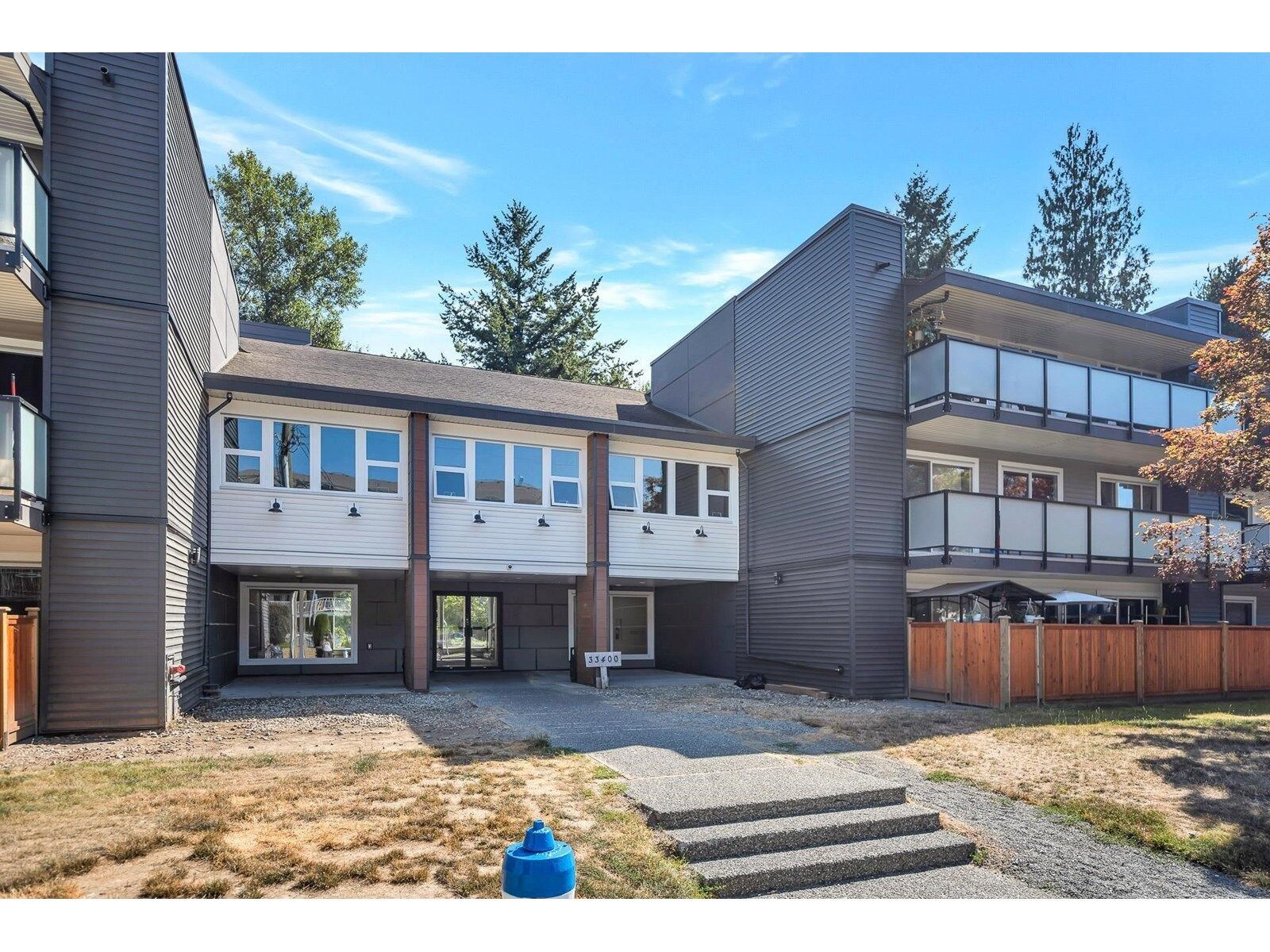 Property Photo:  33400 Bourquin 212  BC V2S 5G3 