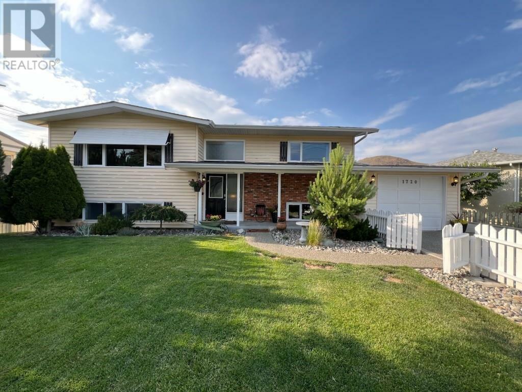 Photo de la propriété: 1720 Fleetwood Avenue BC V2B 4R3