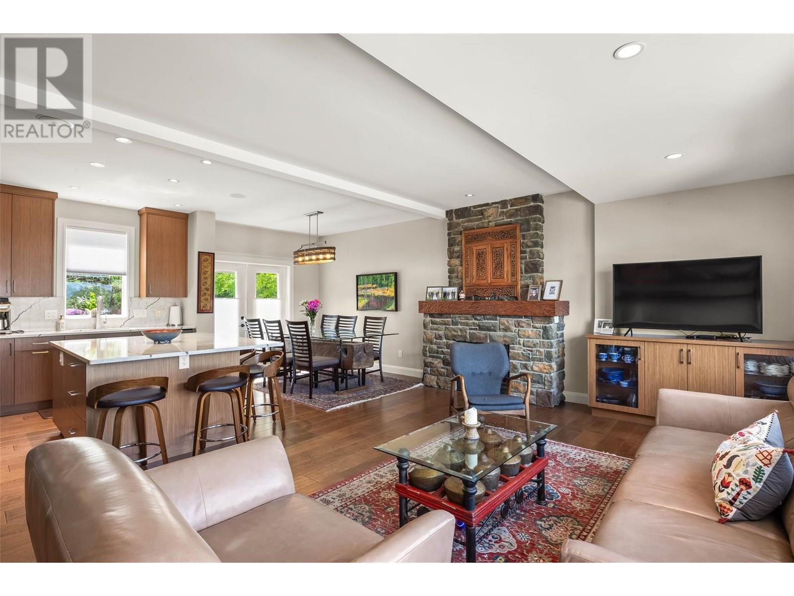 Property Photo:  432 Azure Place  BC V2E 2R2 