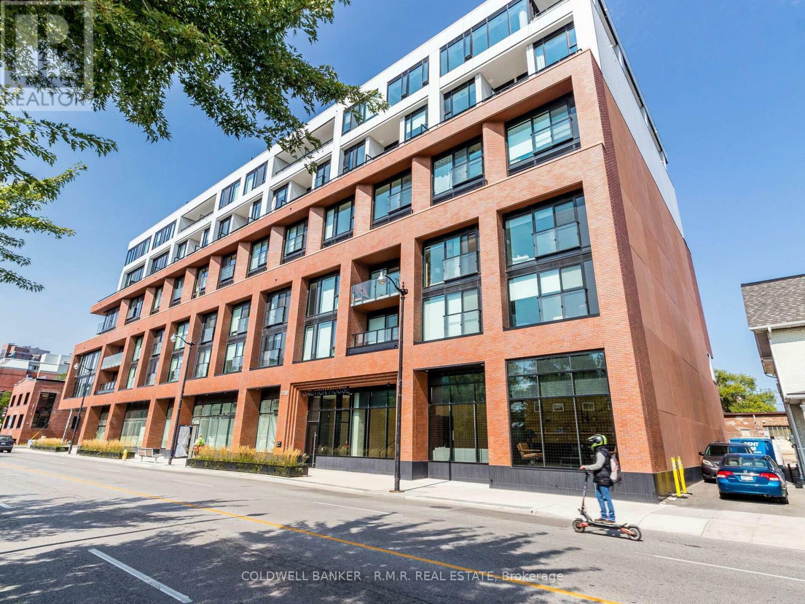 Property Photo: 2720 Dundas Street West 703 ON M6P 0C3