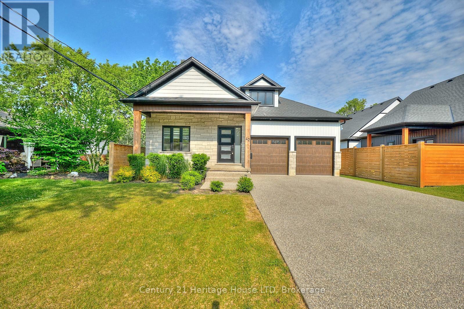 Property Photo: 42 Aquadale Drive ON L2N 2P8