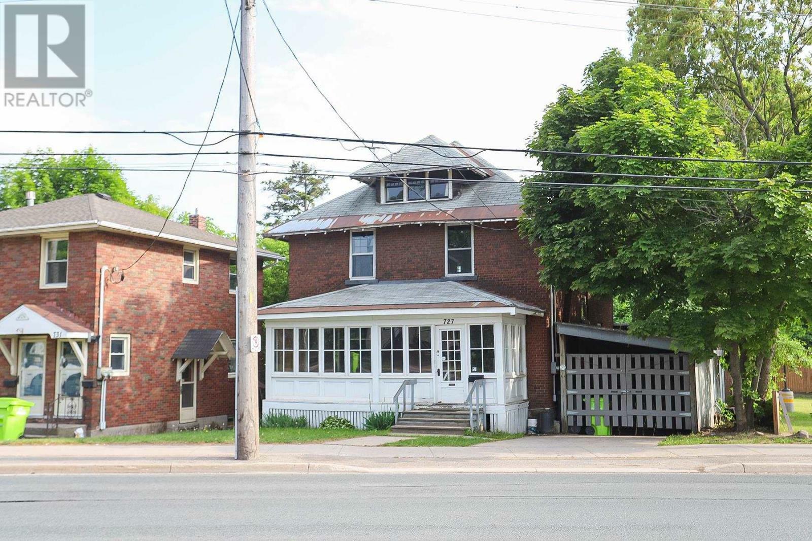 Property Photo: 727 Wellington St E ON P6A 2M8