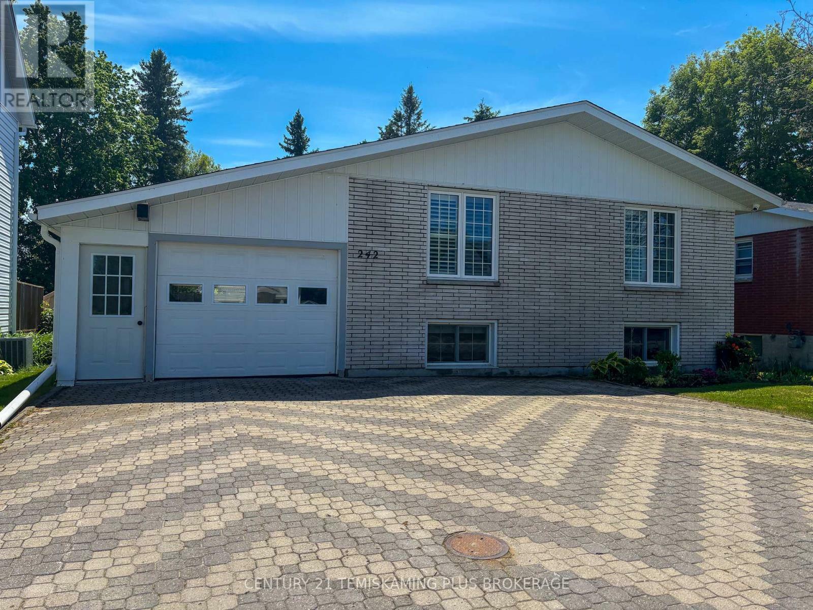 Photo de la propriété:  242 Farah Avenue  ON P0J 1P0 