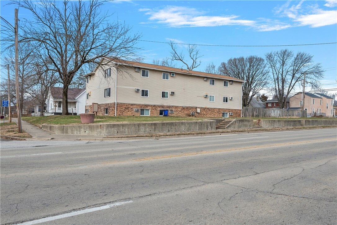 Property Photo:  612 W Macon Street  IL 62522 