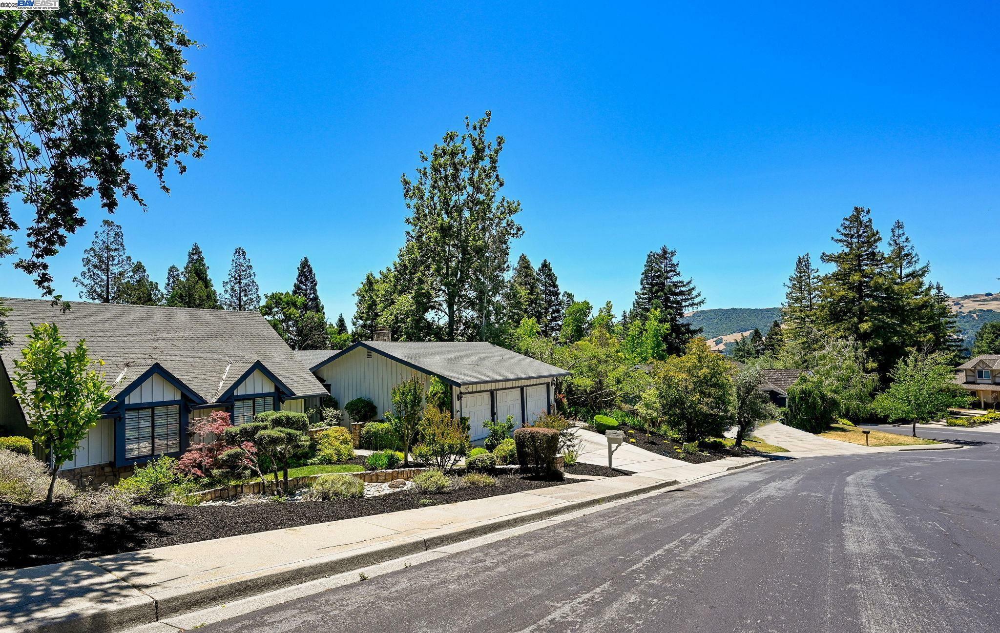 Property Photo:  211 Arthur Ct  CA 94526 