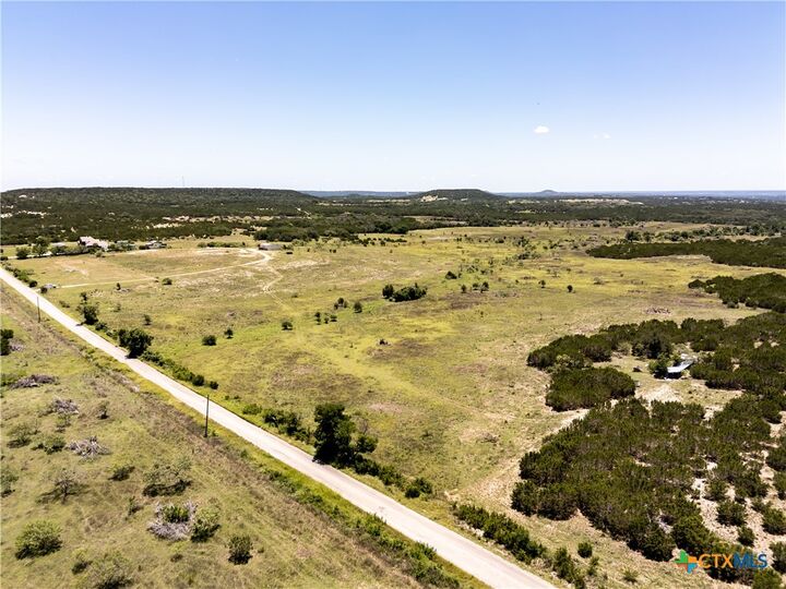 Property Photo: 812 County Road 3295 TX 76522