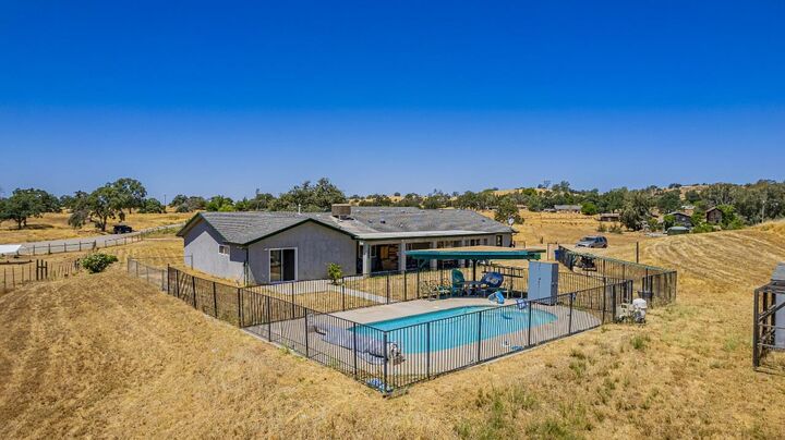 Property Photo:  35095 Rough Rider Way  CA 93653 