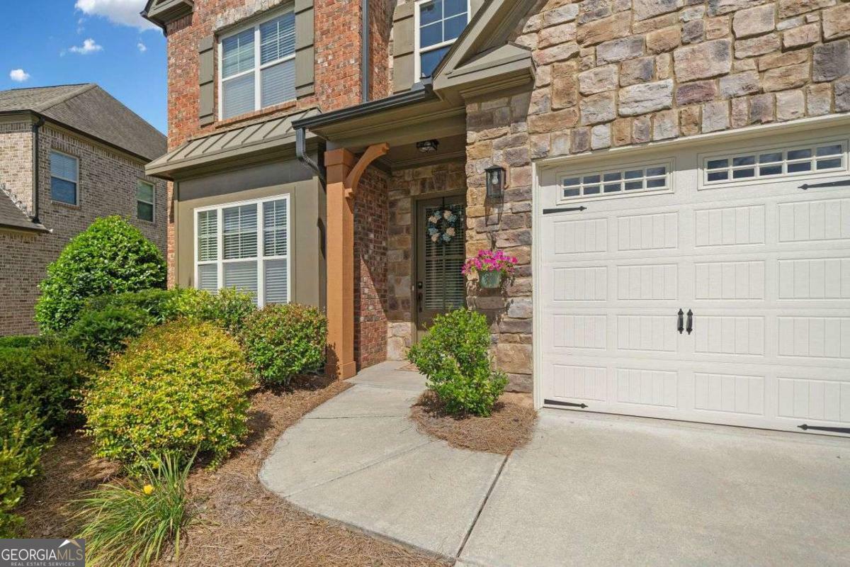 Property Photo: 3015 Arbor Song Court GA 30041