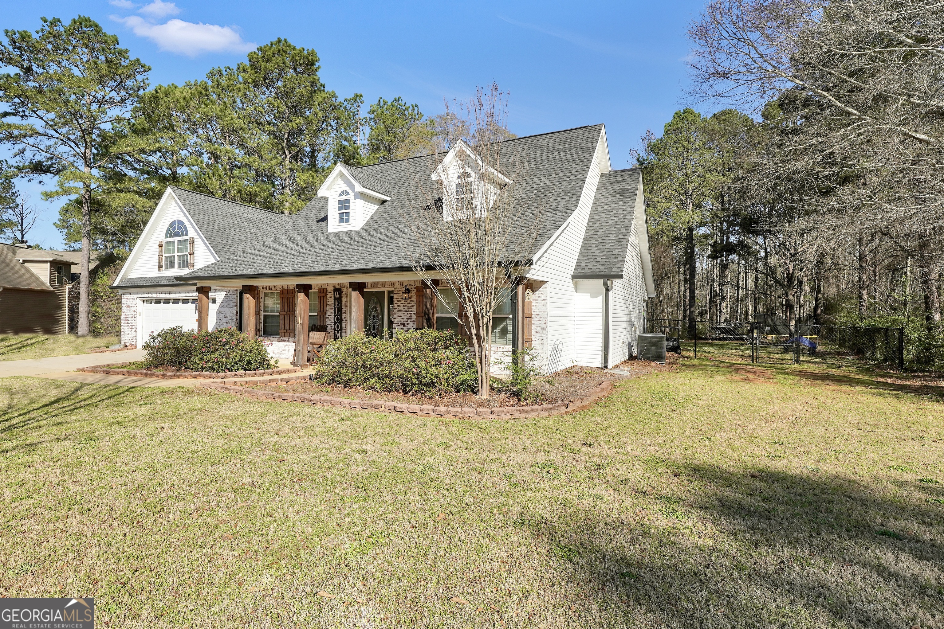 Property Photo: 950 Besse Way GA 30248
