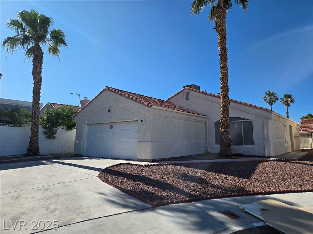 6636 Old Oxford Avenue  Las Vegas NV 89108 photo