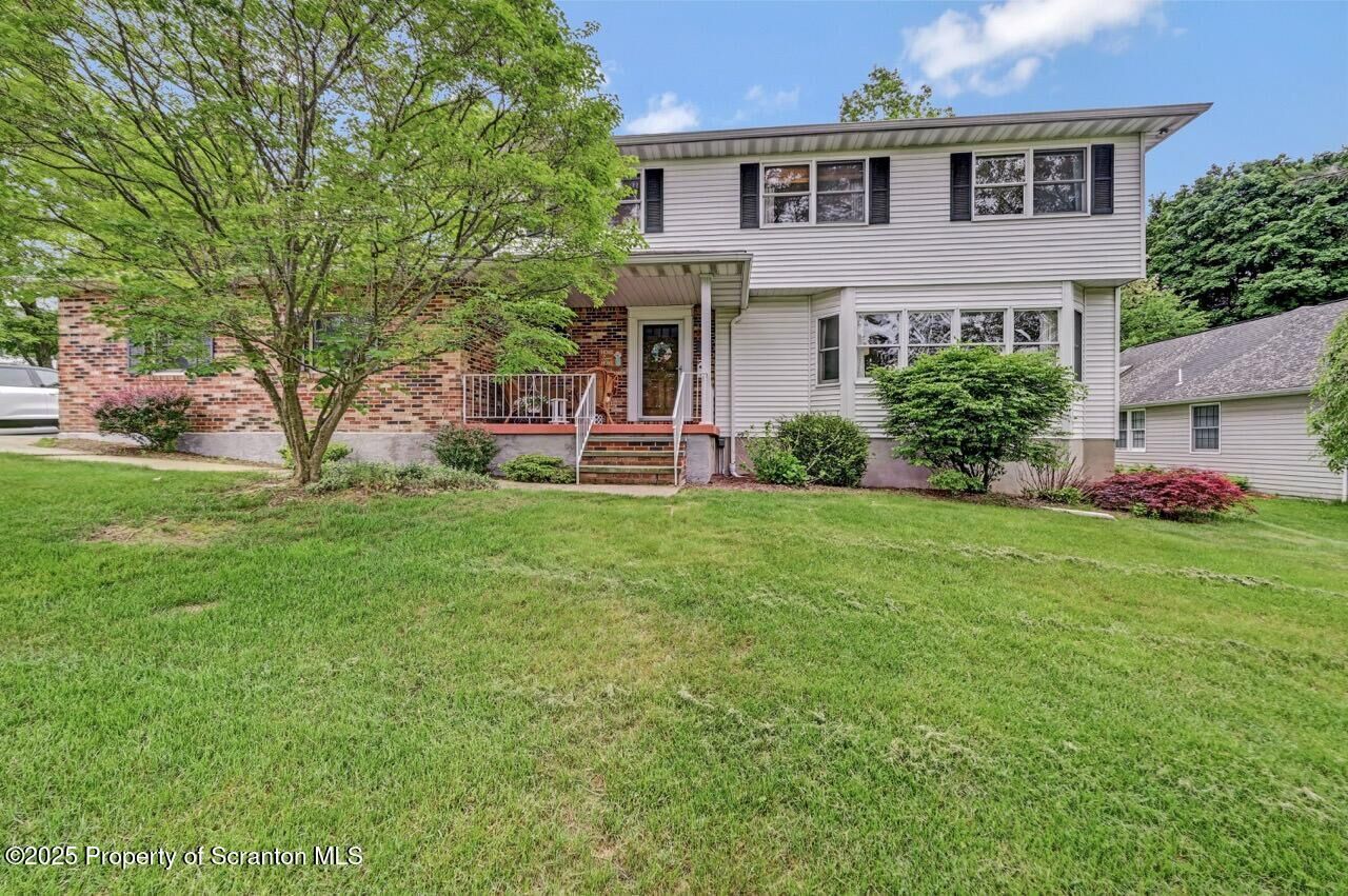 Property Photo:  1001 Woodland Way  PA 18411 