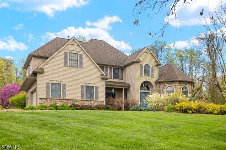 Property Photo:  2 Sutton Ct  NJ 07419 