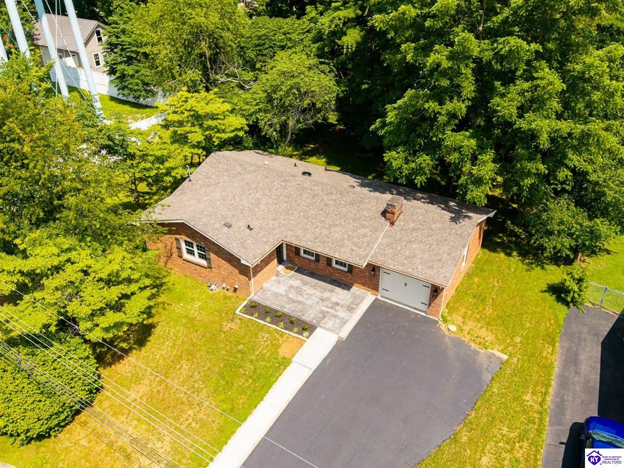Property Photo: 301 Estate Drive KY 42701