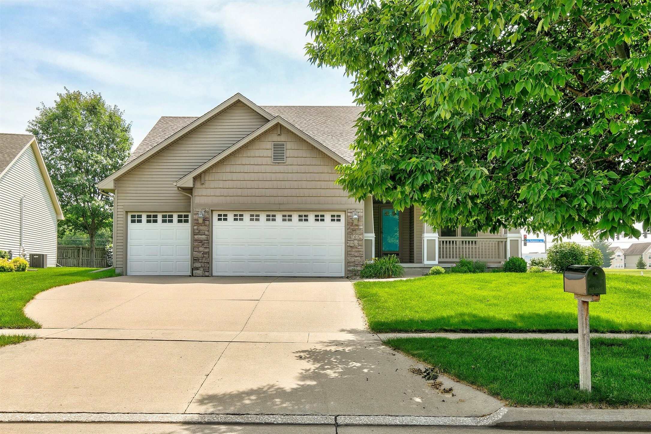 Property Photo: 705 SE Lowell Drive IA 50021