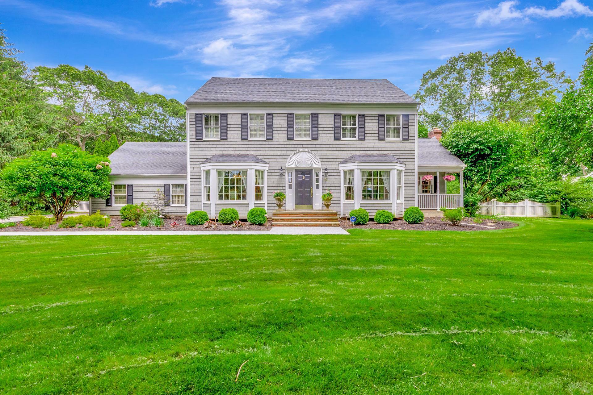 Property Photo:  15 Hermitage Street  NY 11792 