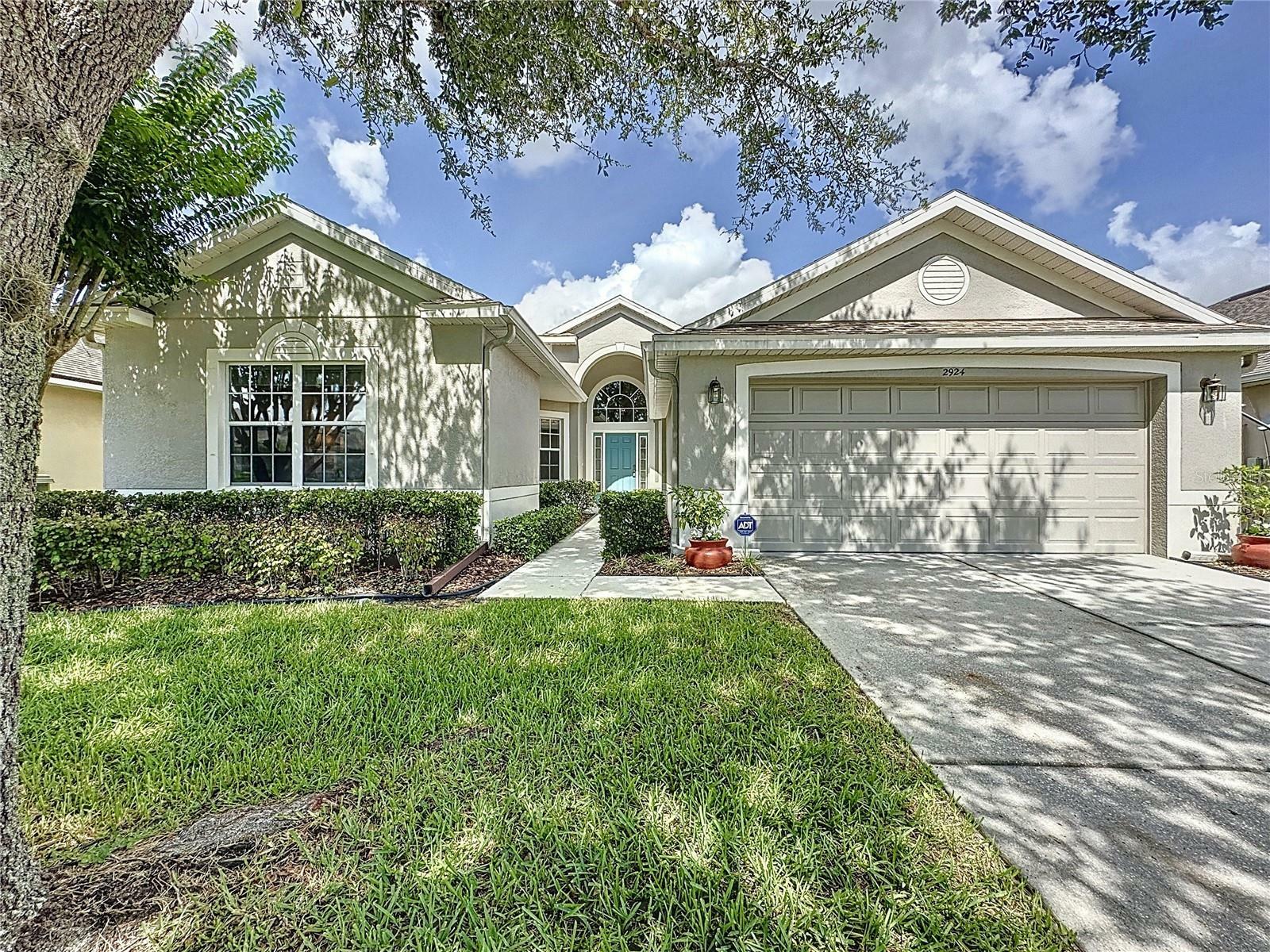 Property Photo: 2924 White Cedar Circle FL 34741