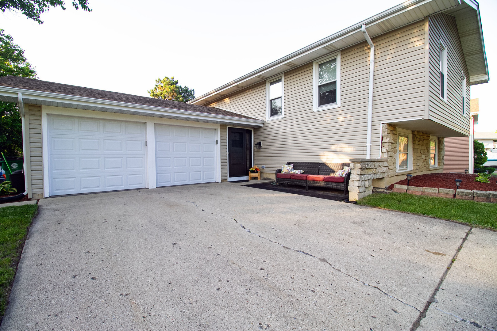 329 Douglas Drive  Bloomingdale IL 60108 photo