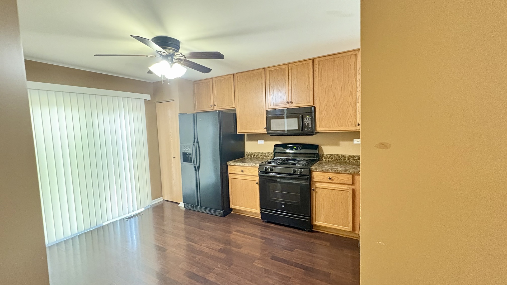 Property Photo: 2434 Roxbury Lane IL 60538