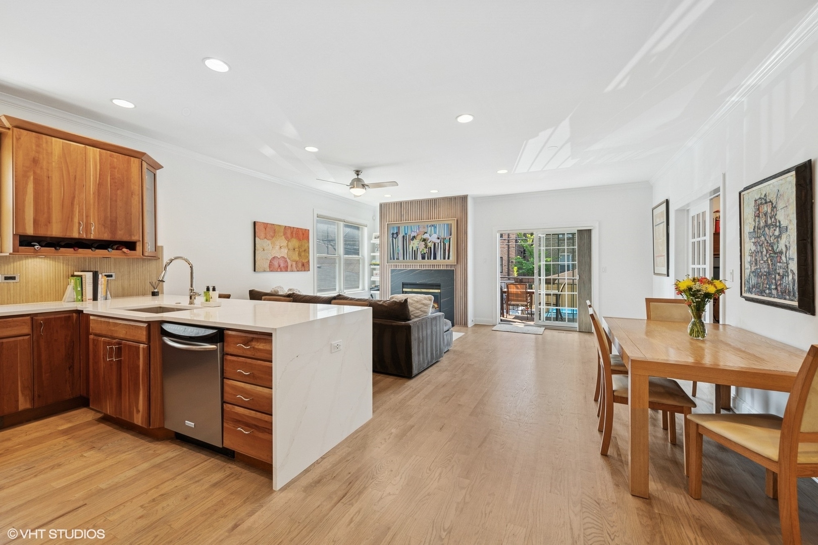 Property Photo: 1257 W Carmen Avenue 1S IL 60640