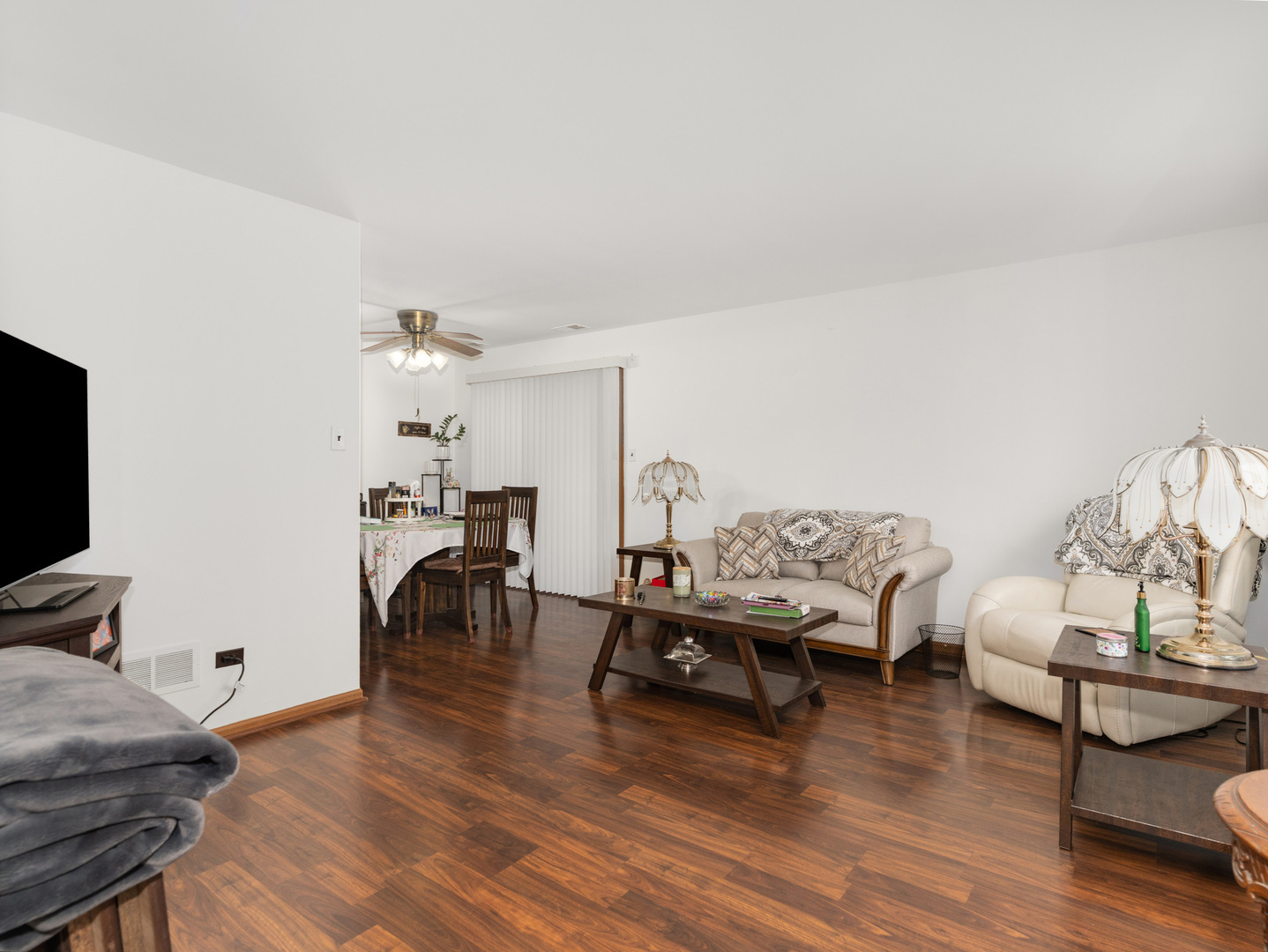 Property Photo: 33 E Hickory Street A IL 60148